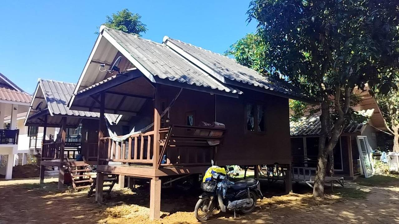 Family Hut Pai Hotel Exterior photo