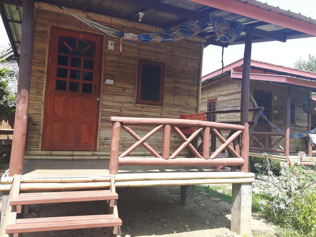 Family Hut Pai Hotel Exterior photo